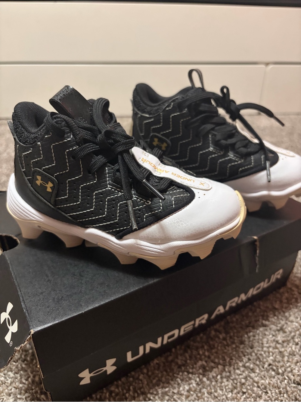 Under Armour Kids' Black & White Cleats 10